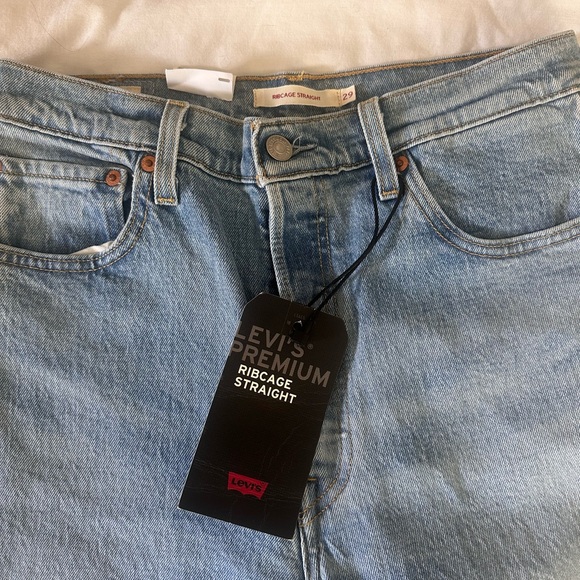Levi’s Ribcage Straight - Picture 2 of 5